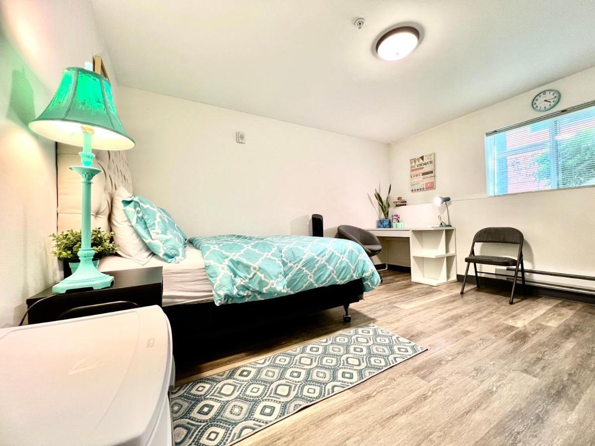 Private Room With Shared Bathroom On The 1St Floor 10 Minutes Walk To University Of Washington シアトル エクステリア 写真