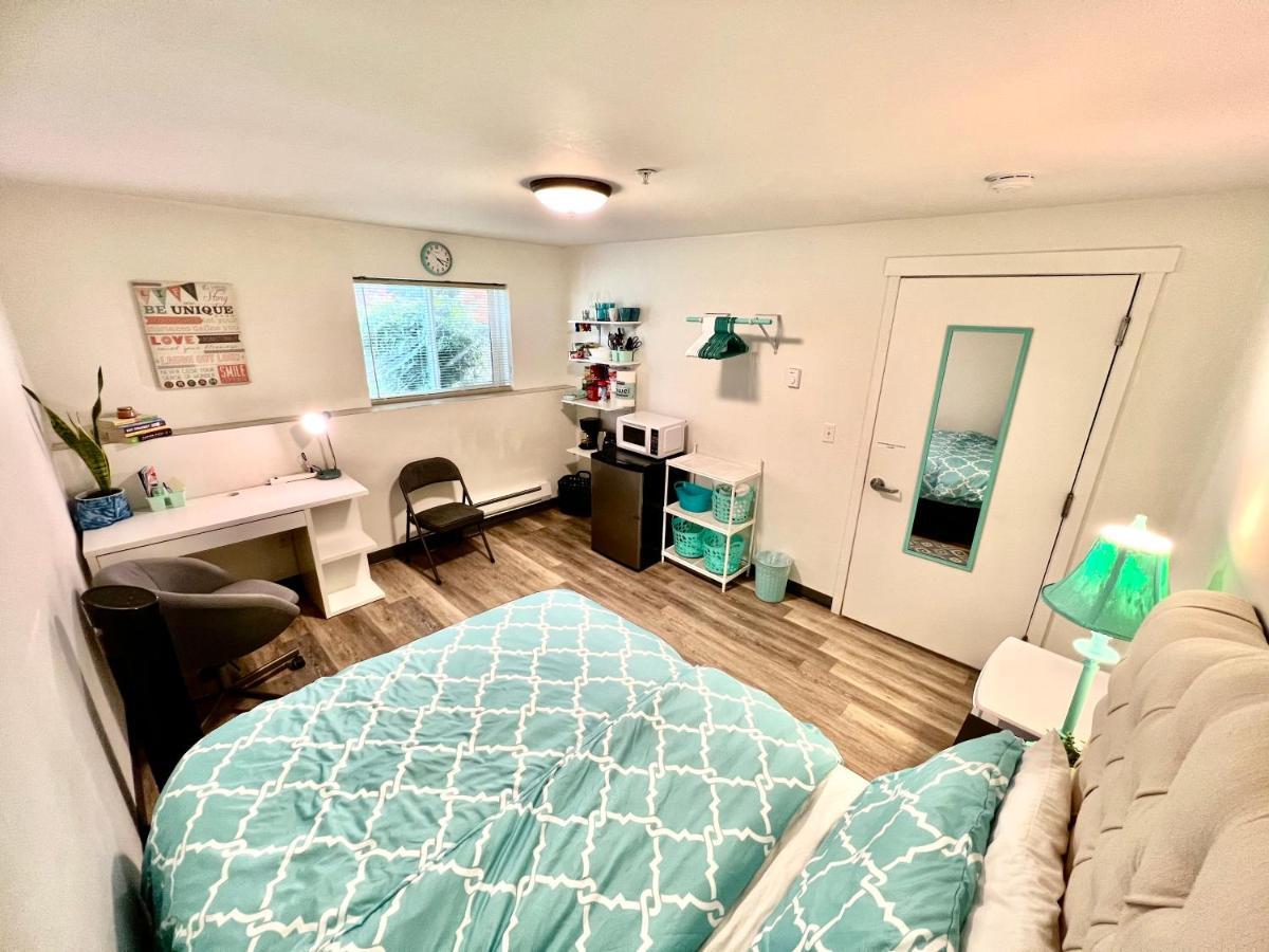 Private Room With Shared Bathroom On The 1St Floor 10 Minutes Walk To University Of Washington シアトル エクステリア 写真